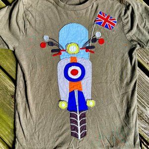 Mini Boden appliqué Motorcycle British Flag, short sleeved t shirt size 7-8Y